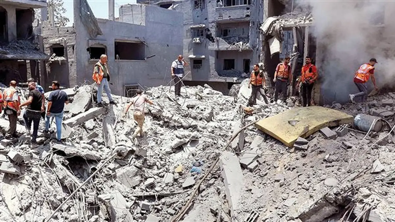 إصابة 4 أشخاص بنيران مسيرة إسرائيلية شمال خان يونس