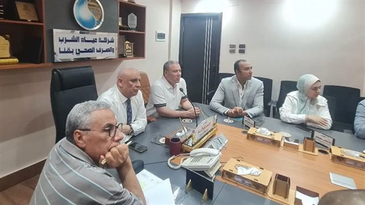 «القابضة للمياه» تستعرض خطط التوسع في تكنولوجيا الترشيح الطبيعي لضفاف الأنهار بالصعيد