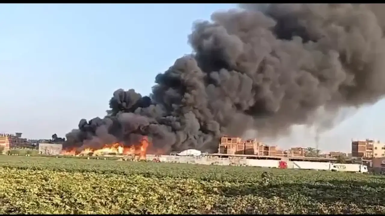 حريق ضخم في مصنع موالح بالشرقية: 8 ساعات من النيران وخسائر تقدر بـ30 مليون جنيه
