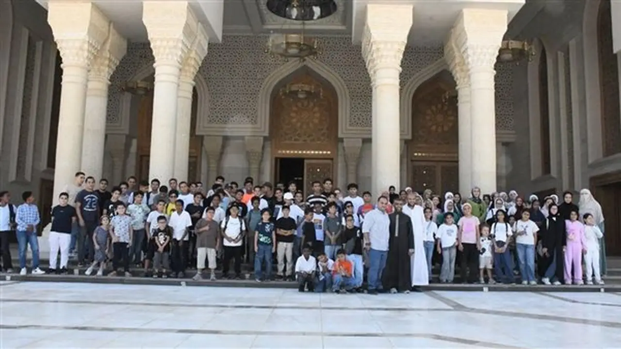 أكثر من 100 طفل من حفظة القرآن يزورون مسجد مصر بالعاصمة الجديدة (صور)