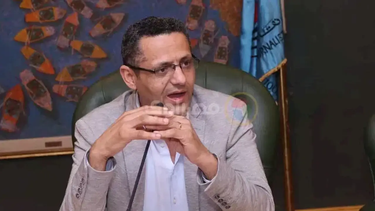خالد البلشي يوضح موقف نقابة الصحفيين من قيد شريف عامر