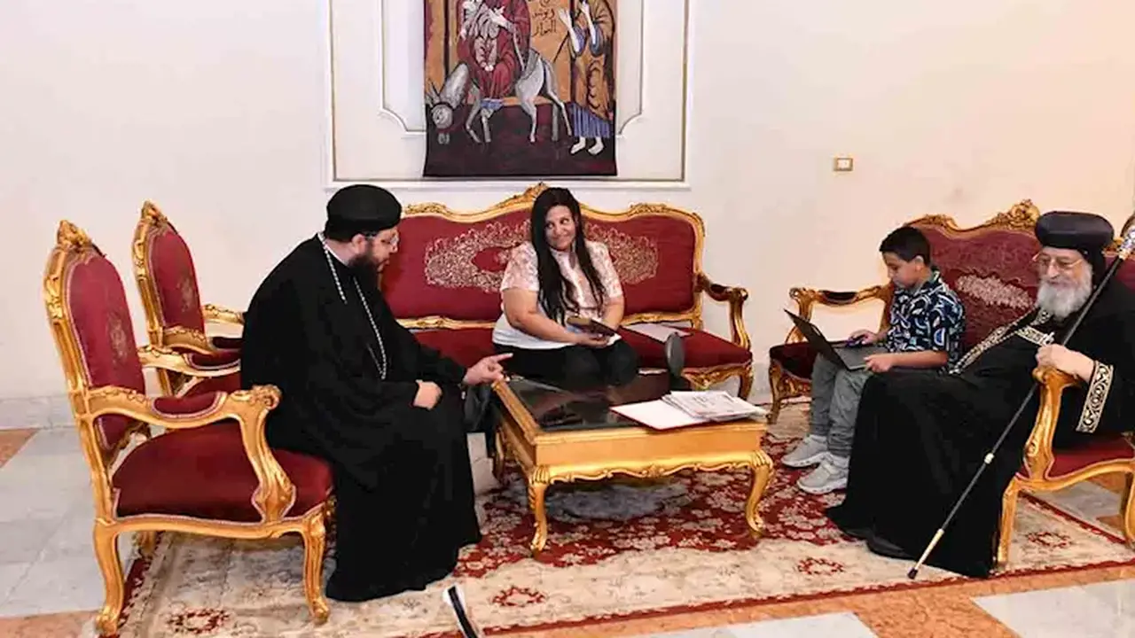 البابا تواضروس الثاني يكرم المخترع الصغير مارتيروس مينا بعد فوزه بالذهبية في البرمجة بالصين