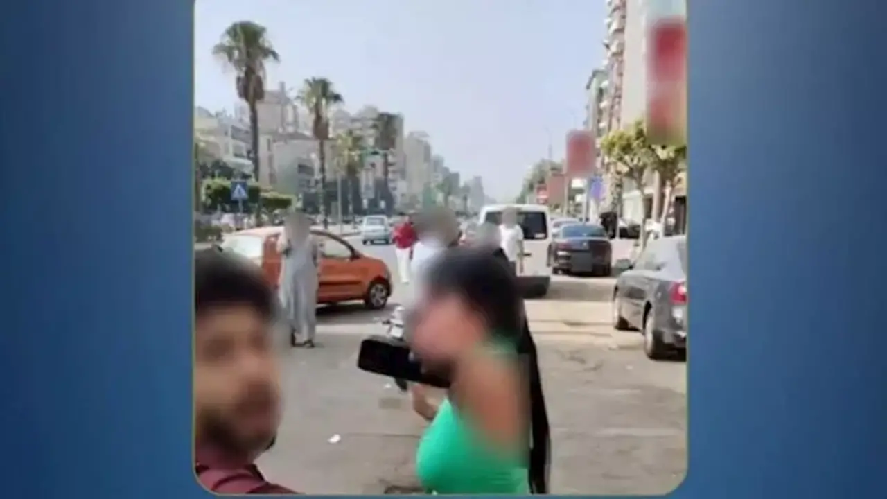 الداخلية توضح تفاصيل حادث اصطدام سائقة أجنبية بعامل توصيل في مصر الجديدة