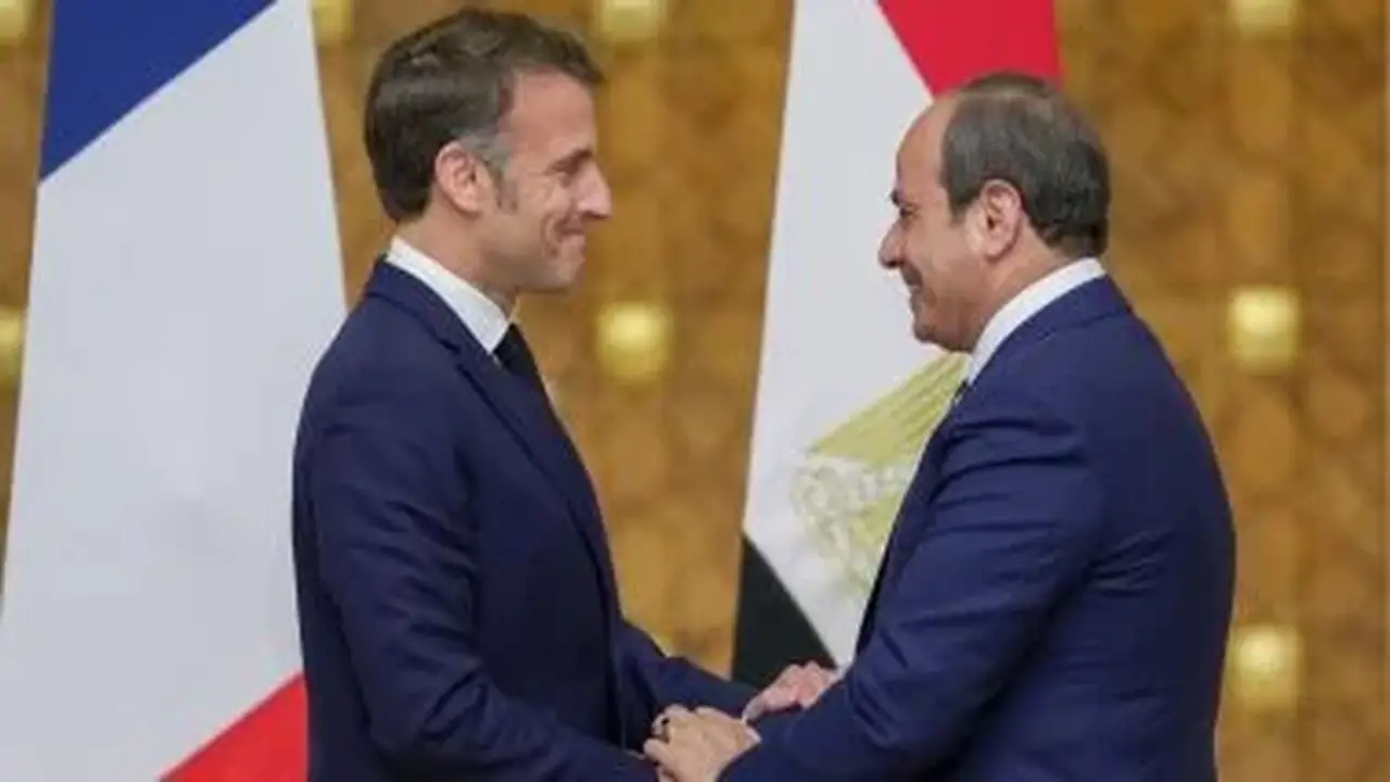 السيسي وماكرون يؤكدان أهمية تسوية النزاعات بالوسائل السلمية