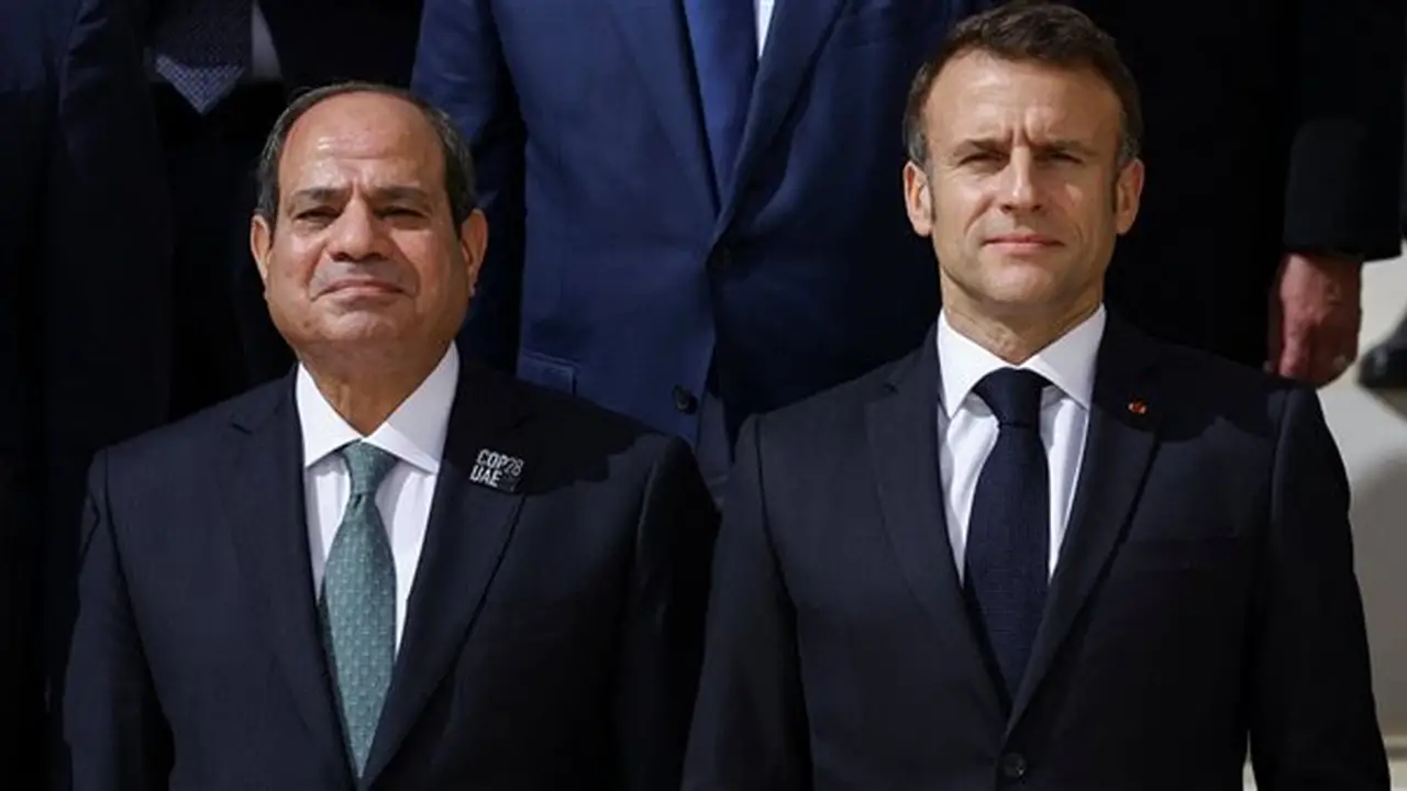 السيسي وماكرون يتناولان حادث ميناء دمياط وأزمات الشرق الأوسط