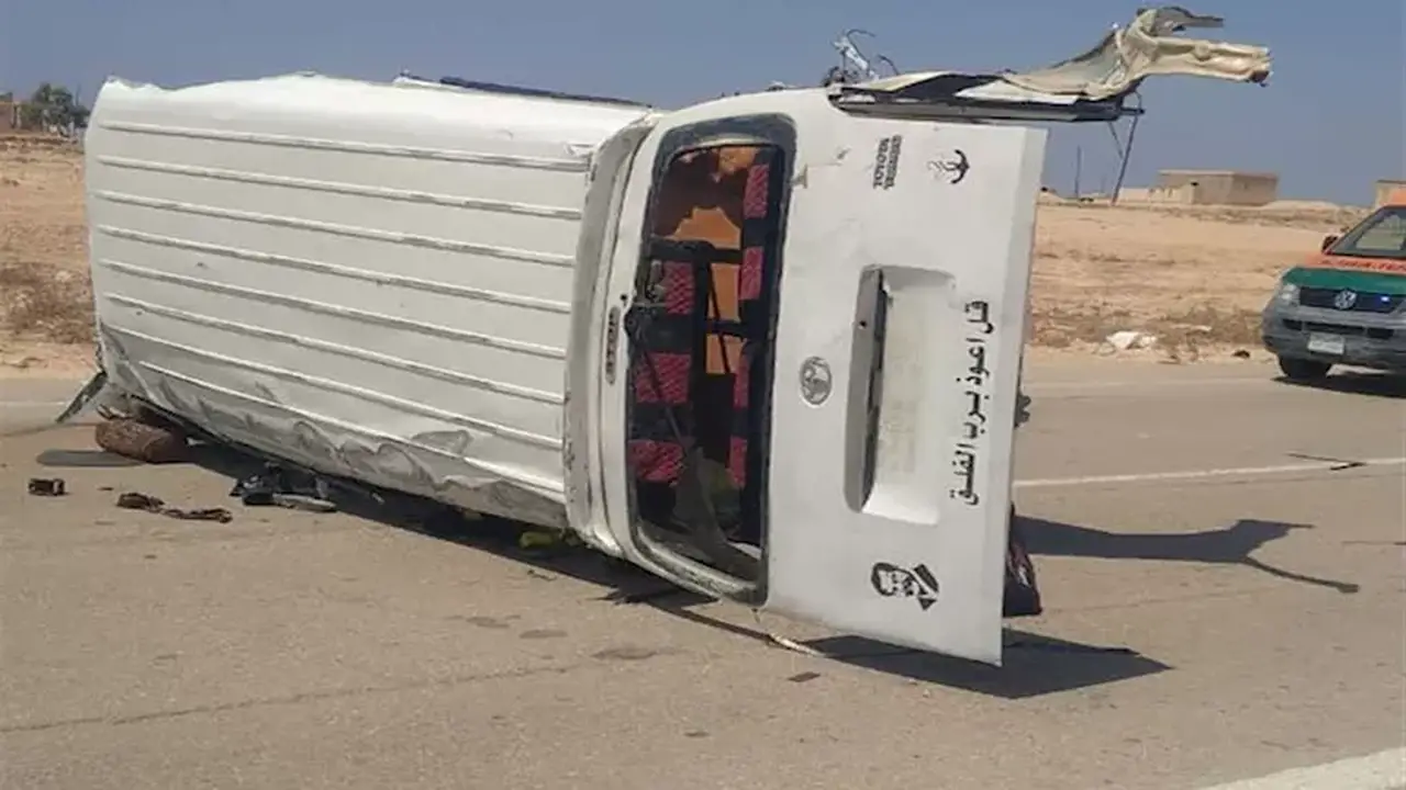 انقلاب ميكروباص في المنوفية يُسفر عن 9 إصابات بسبب انفجار الإطار