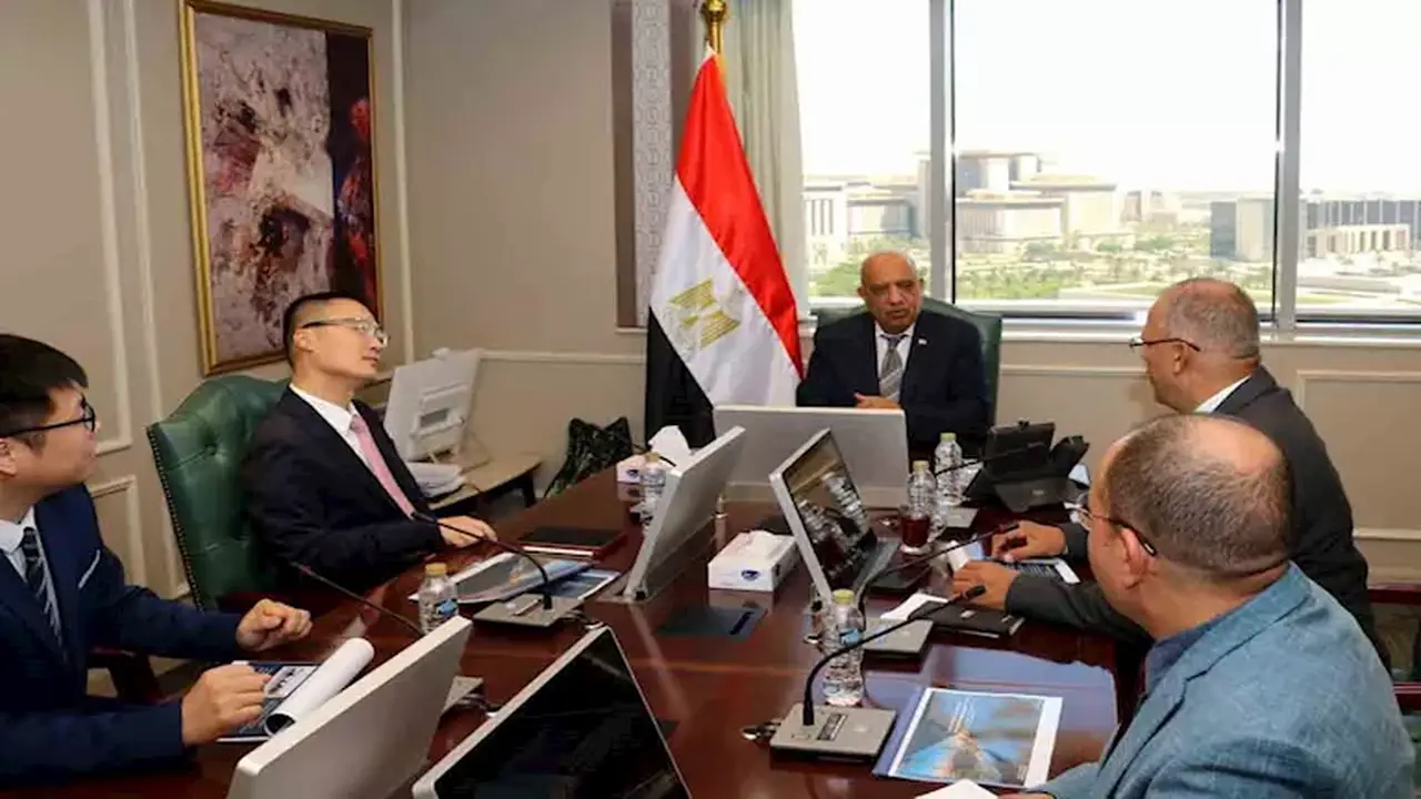 اجتماع وزير الكهرباء مع “هواوي” لمناقشة مشروع تصنيع بطاريات التخزين محليًا
