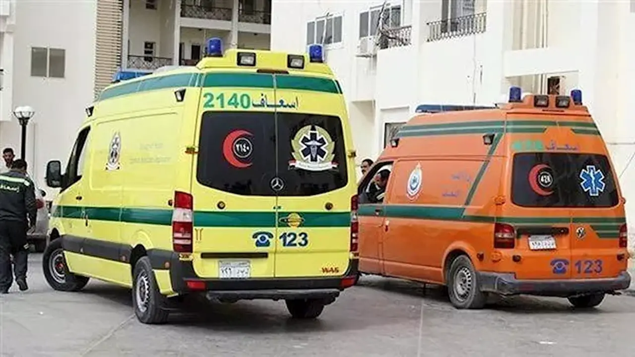 إصابة 3 أشخاص بينهم طفل في انقلاب