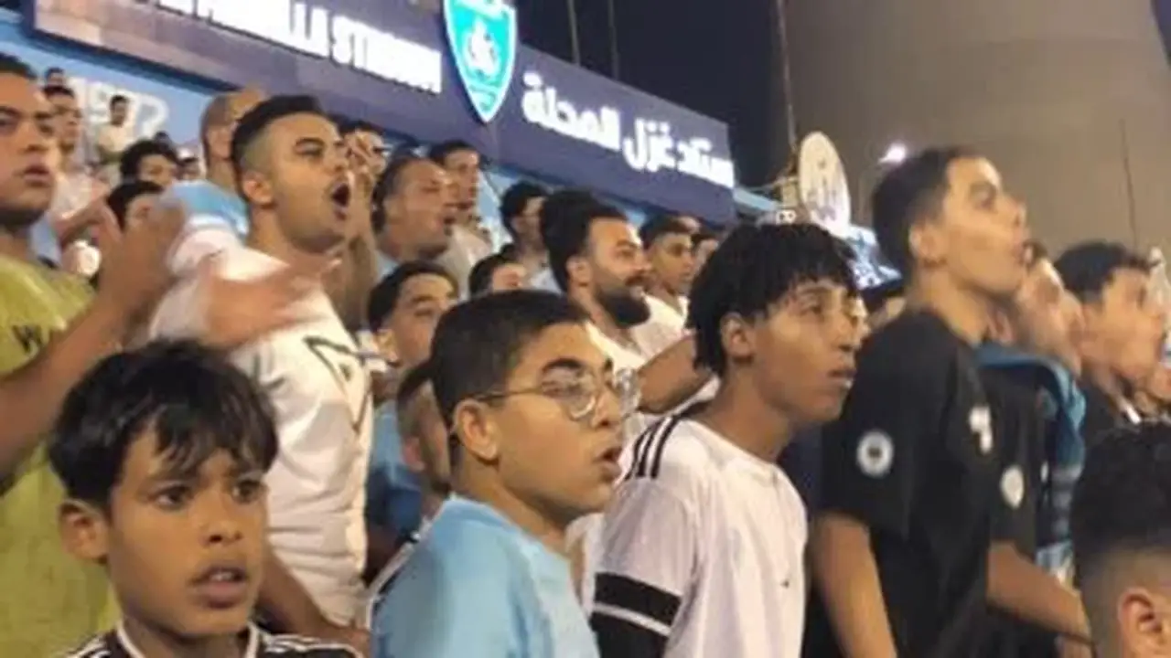 جماهير غزل المحلة تتألق في المدرجات خلال أولى مباريات الدوري أمام بيراميدز