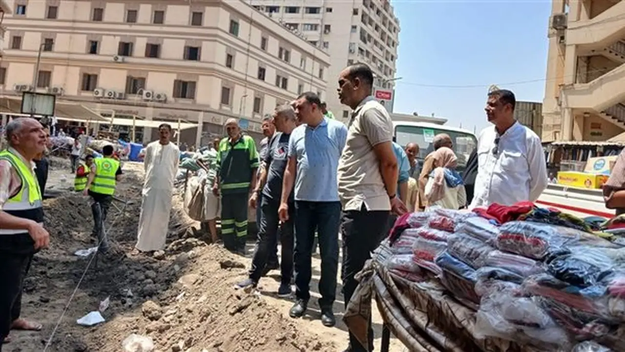 حملات مكثفة في الموسكي لتحسين الإشغالات والنظافة بشوارع عبدالعزيز والأزهر والعتبة