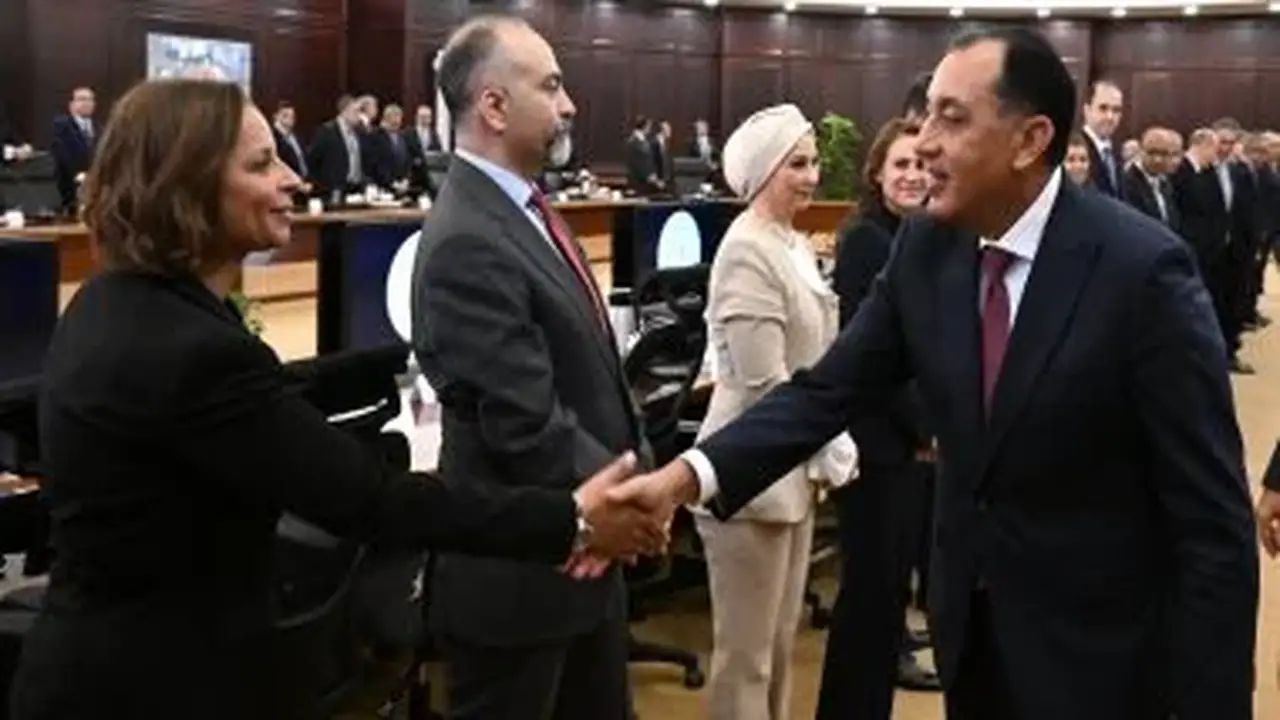 رئيس الوزراء يلتقي برؤساء البعثات الدبلوماسية المرشحين للخارج في العلمين الجديدة