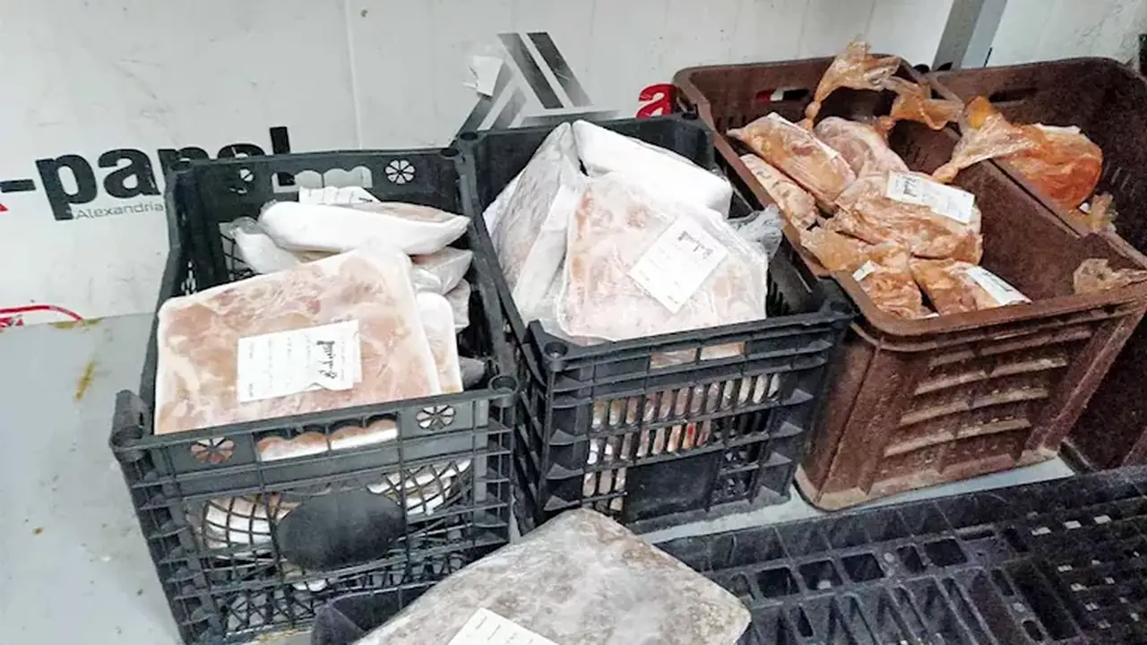 ضبط طن من اللحوم الفاسدة في مخزن بالإسكندرية بسبب مخالفات صحية