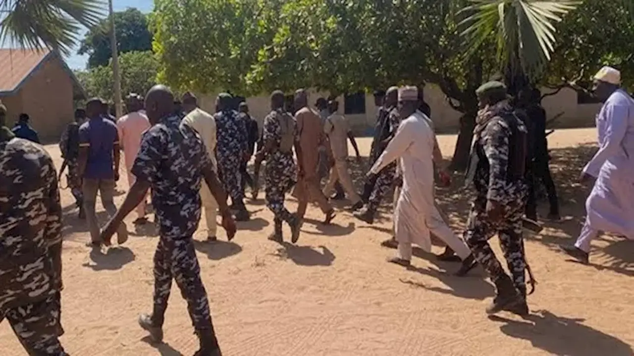 رويترز: مقتل 12 شخصًا وخطف نساء وأطفال في هجوم مسلح بولاية سوكوتو النيجيرية