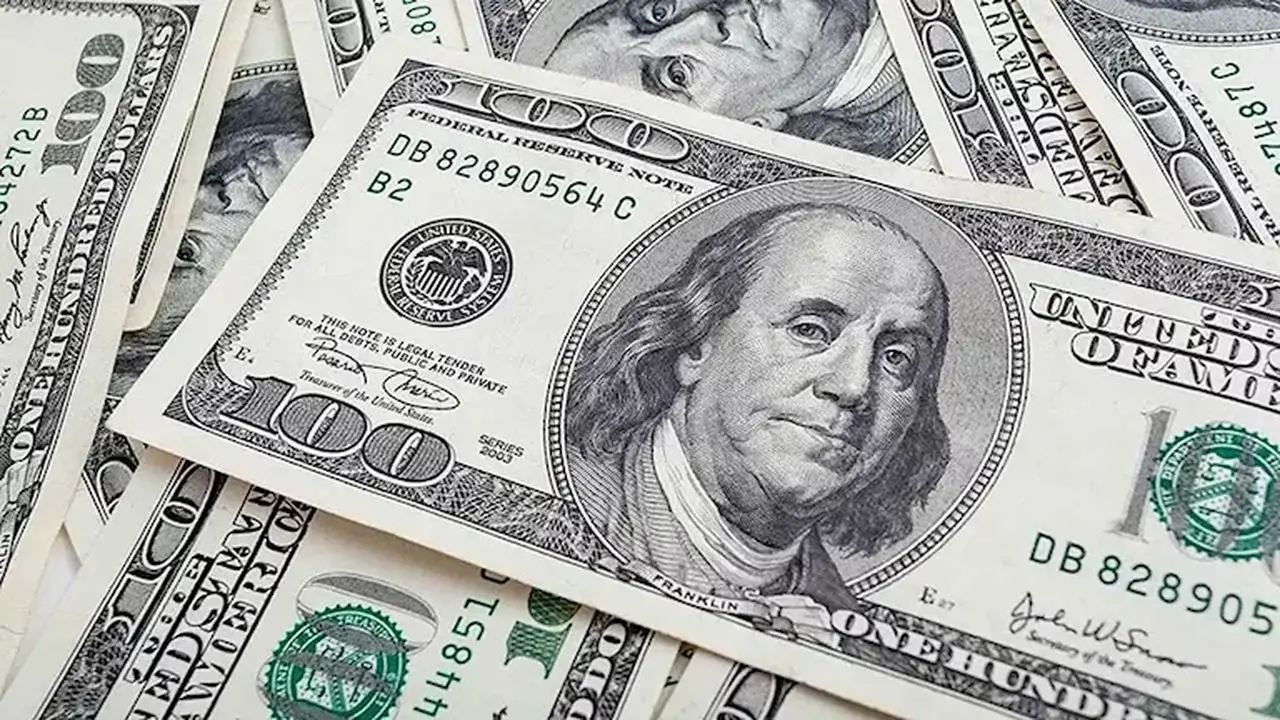 أسعار الدولار اليوم مقابل الجنيه في 10 بنوك مع بدء تعاملات الأحد