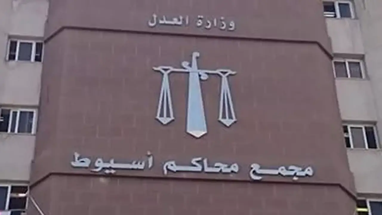 حكم بالسجن 10 سنوات لمتهم بحيازة سلاح ومواد مخدرة في أسيوط