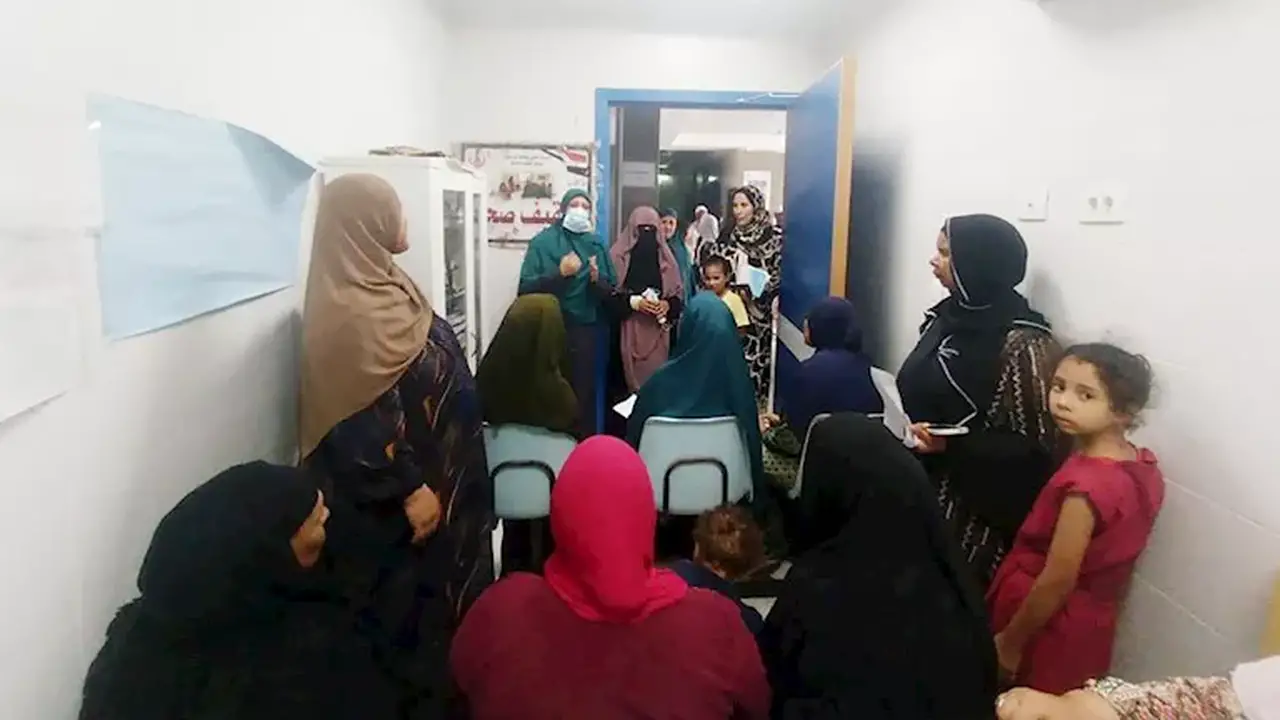 فحص 1220 مواطنًا في قافلة طبية مجانية ببني سويف