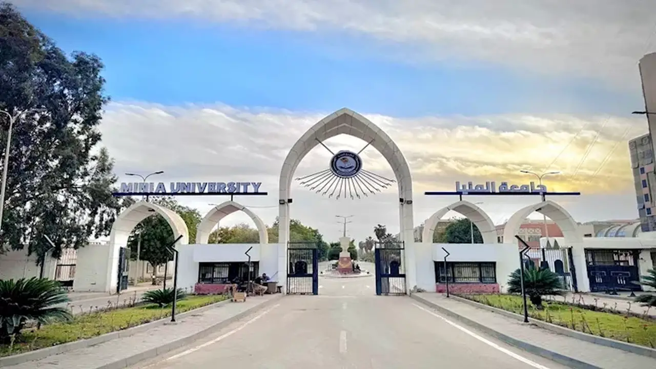 جامعة المنيا تعلن تكليفات جديدة لقيادات كليتي الحقوق والطب قبل بدء العام الدراسي