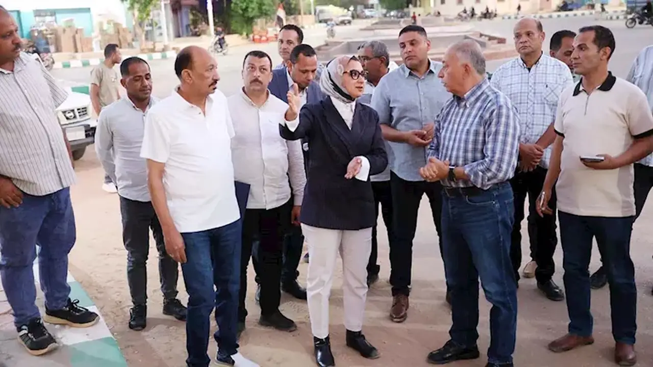 بدء تطوير ازدواج طريق سيد سيف في الداخلة لتحسين الحركة ورفع الأمان