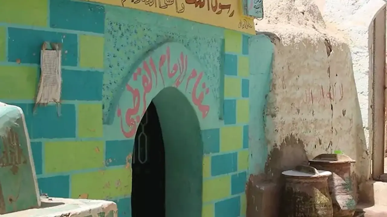 الإمام القرطبي: حكاية ضريحه في المنيا ووجهة آلاف الزائرين (صور)