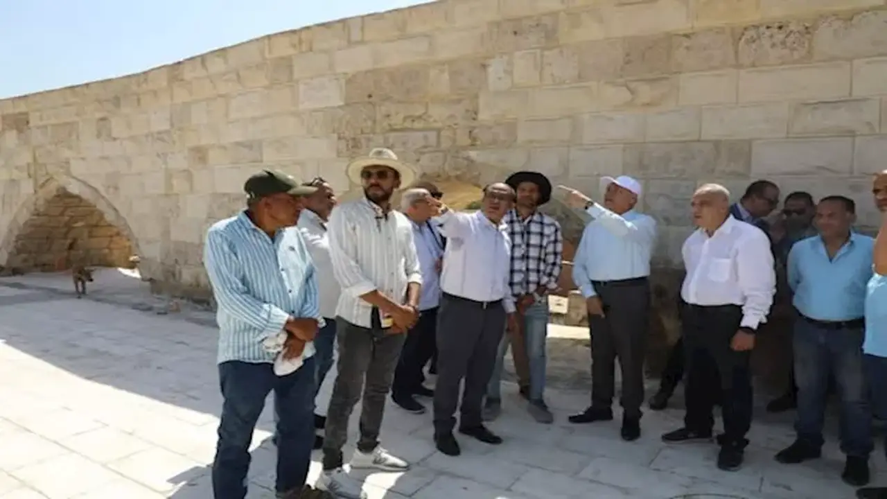 محافظ القاهرة يتفقد أعمال تطوير سور مجرى العيون والسيدة عائشة لتعزيز السياحة