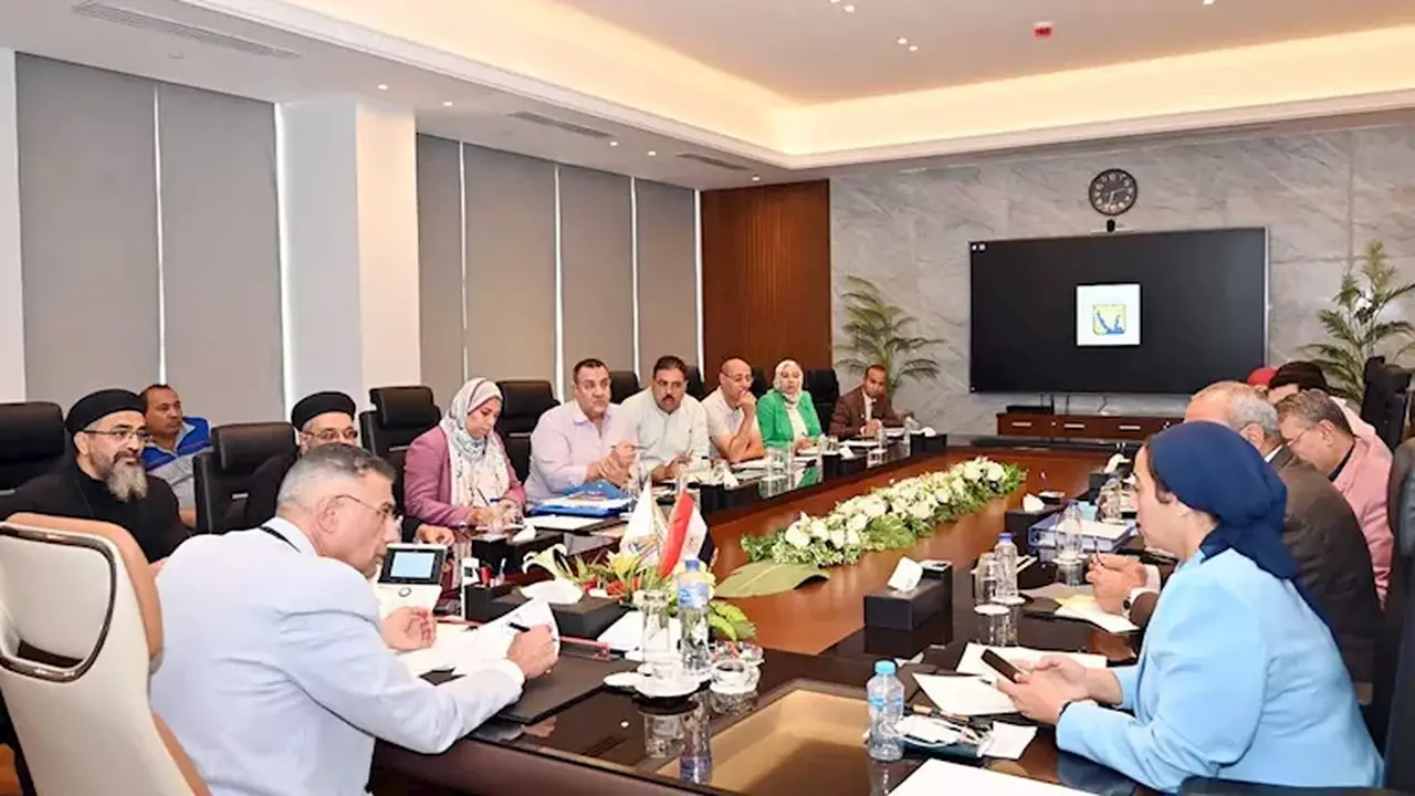محافظ جنوب سيناء يلتقي وفد الكنيسة الأرثوذكسية لبحث مطالبهم وإيجاد حلول عاجلة