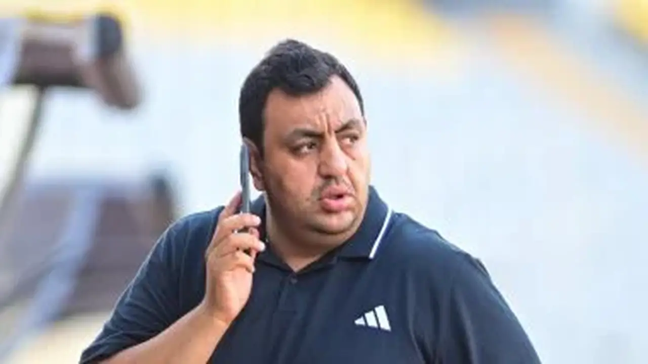 مصدر في الزمالك: محمد عادل صديق لا يدخل ضمن ترشيحات المدير الرياضي للفريق