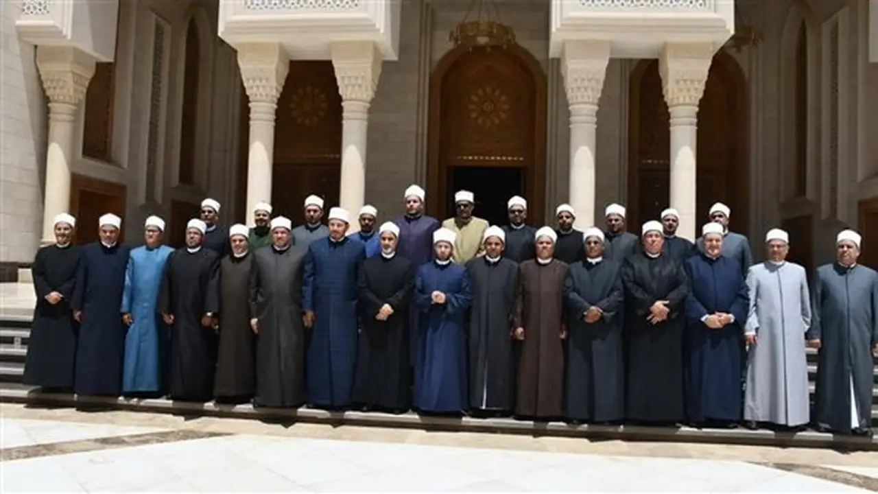 وزير الأوقاف يناقش مع مديري المديريات أهمية الالتزام بموضوع خطبة الجمعة وفعاليات المولد النبوي
