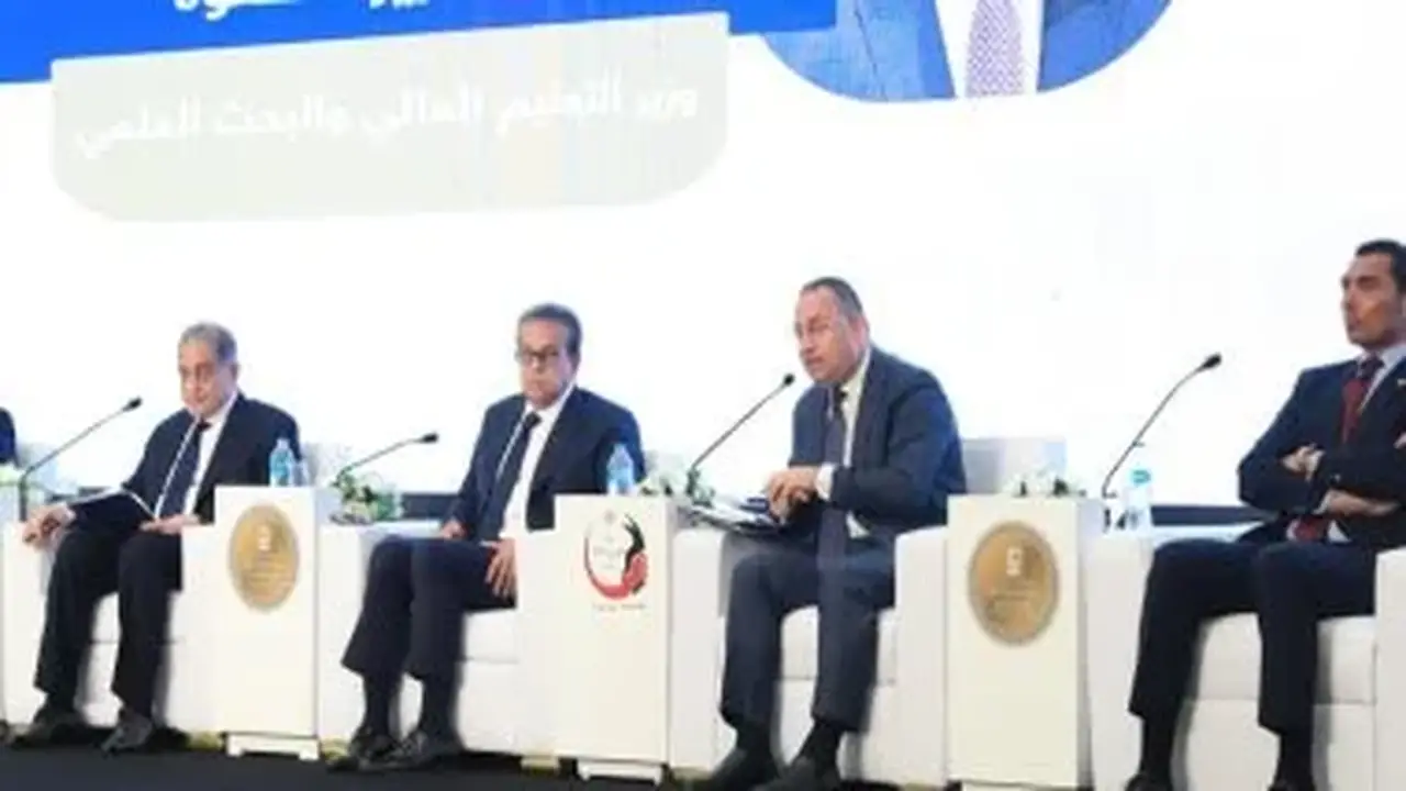وزير التعليم العالي يؤكد استمرار تطوير البرامج الدراسية وإطلاق شراكات دولية جديدة