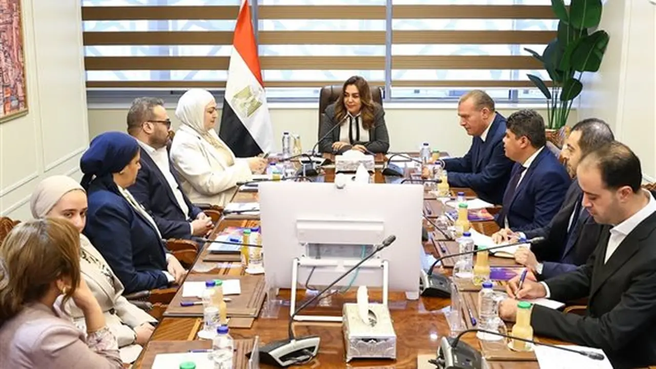 وزيرة التنمية المحلية تناقش خطة العمل المحلية لمواجهة التغيرات المناخية في قنا وكفر الشيخ