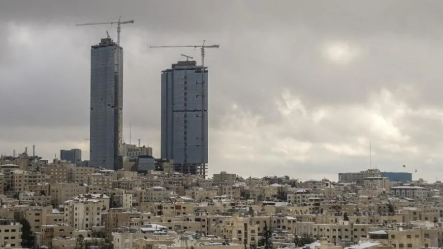 عدم استقرار جوي وزخات مطرية في جنوب وشرق المملكة اليوم